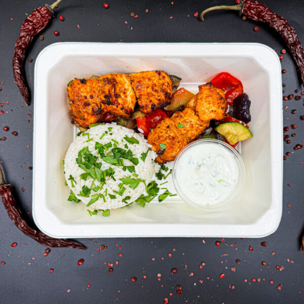Hendlspieß mit gegrilltem Gemüse, Tzatziki und Reis